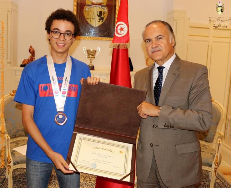 نادر الجمل تلميذ تونسي يفوز بالميدالية البرنزية في الأولمبياد العالمي للبرمجة  في اليابان