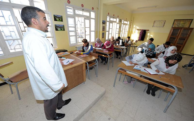 الجزائر: الخصم من راتب كل أستاذ يصل متأخرا بـ 10 دقائق