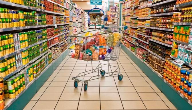 نقص المواد الغذائية الأساسية في الأسواق: وزير التجارة يوضح