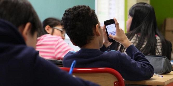 نحو منع استعمال الهواتف الذكية بالمؤسسات التربوية ورياض الأطفال والمحاضن المدرسية