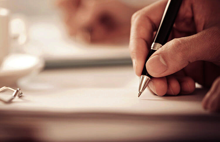 التوقف عن الكتابة باليد يسبّب ضمور جزء معيّـن من الدماغ 