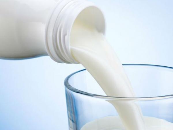 تناول الحليب بالكميات الموصى بها لا يشكل خطرا على الأطفال فيما يتعلق بالسمنة 