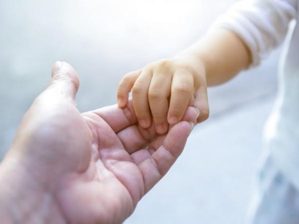 رابطة حقوق الإنسان تدعو لتسهيل إجراءات تبني الأطفال في تونس