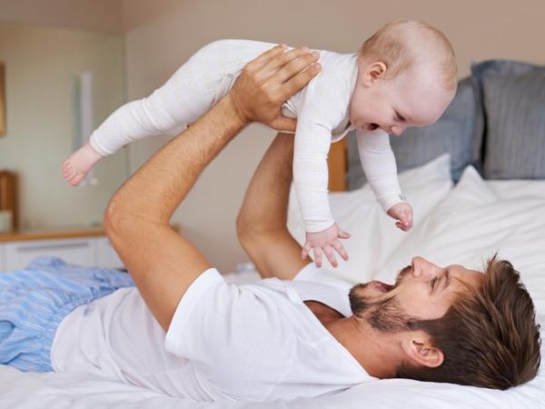 هل يؤثر عمر الأب في صحة المولود؟