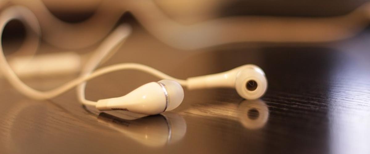 تحذير لكل الآباء.. نهاية مؤلمة لفتى ماليزي بسبب سماعة هاتف