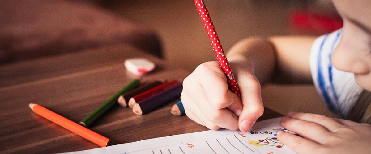 كيف تعلم طفلك الكتابة؟