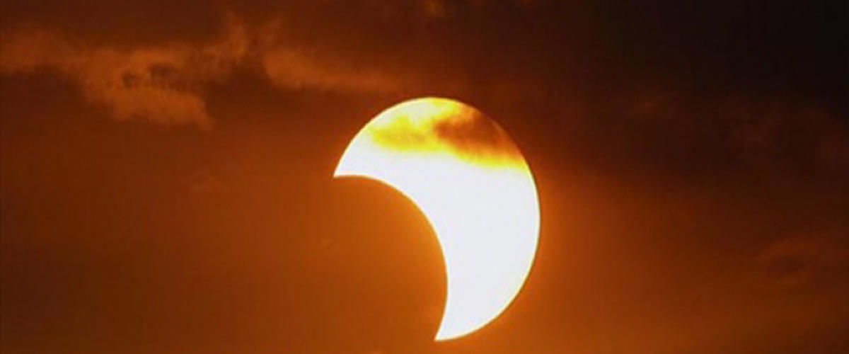أول ظاهرة فلكية في 2019 .. كسوف جزئي للشمس