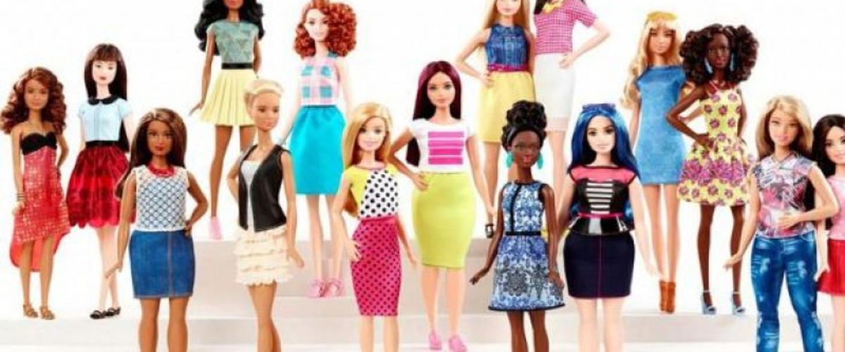 أشهر دمية في العالم تحتفل بعيد ميلادها الستين