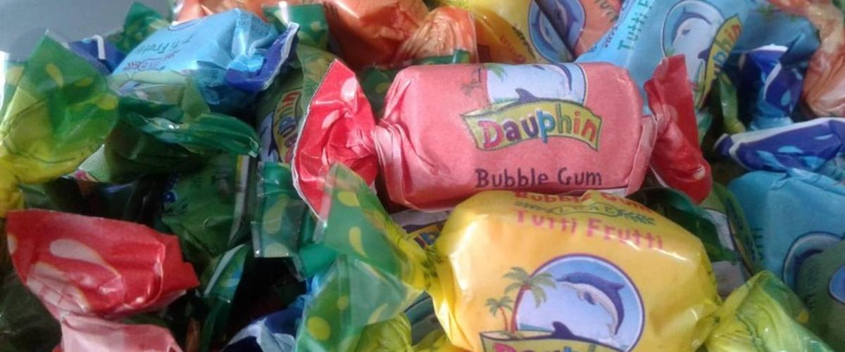 توزر: إصابة تلميذة بحالة من الهستيريا بعد تناولها 3 قطع من علكة "الدلفين"