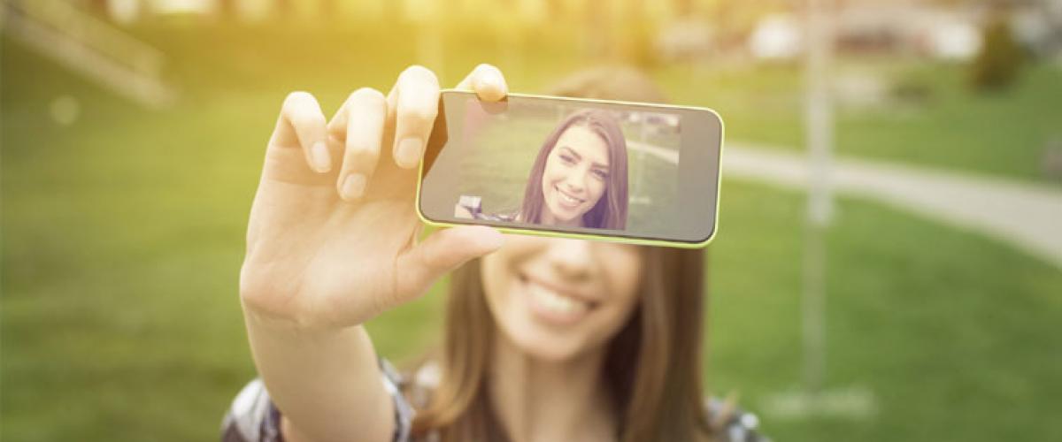 مرض جديد بسبب صور السيلفي